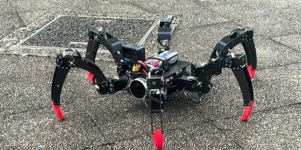アトラックラボ、六脚スパイダーロボットで「触って判断」する災害・点検支援を発表