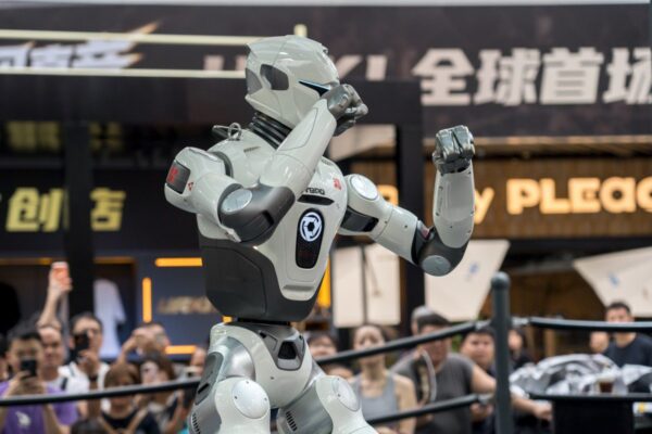 米政府、外国製ヒューマノイドとロボット犬の新規輸入を禁止　安全保障で市場に波紋