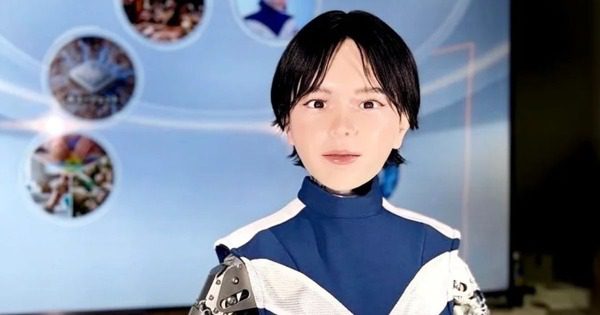 KDDIとAVITA、Gemini搭載ヒューマノイドを共同開発　接客実演で見えた“会話の自然さ”