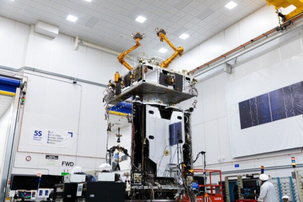 Northrop Grumman、衛星を延命する宇宙整備ロボットMRVを投入