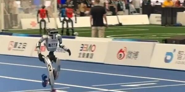 GMO AIRのヒューマノイド「ひとみん」北京大会1500mで7位、転倒した400mとの違いが示す実用性