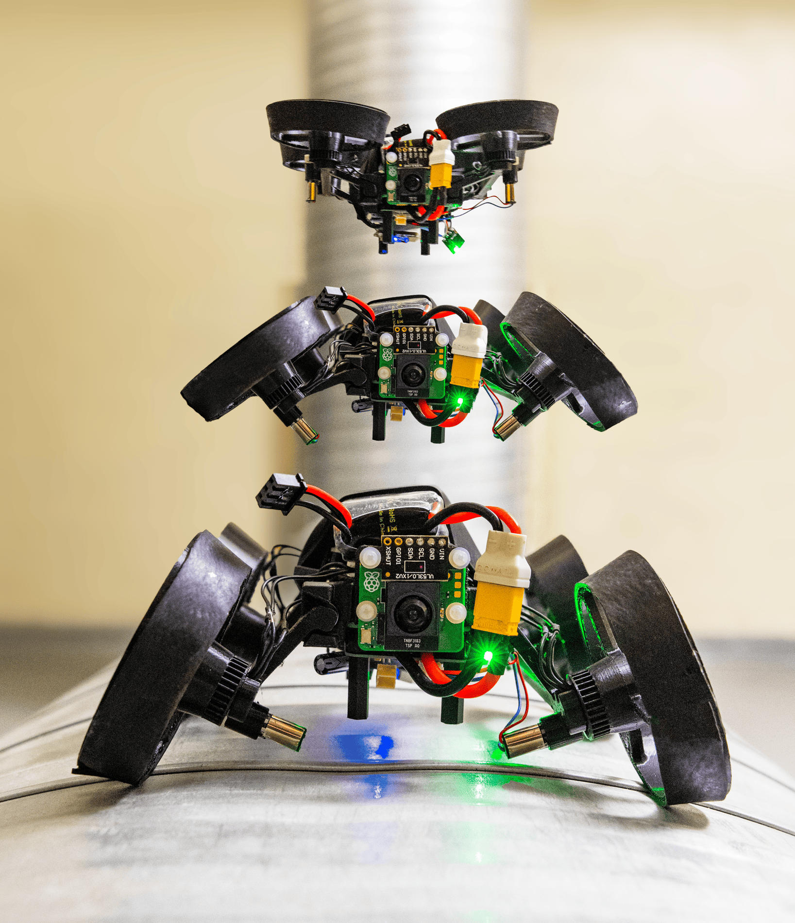 配管近接点検向け空陸両用ロボット「AeRove」研究、走行と飛行を200msで切替